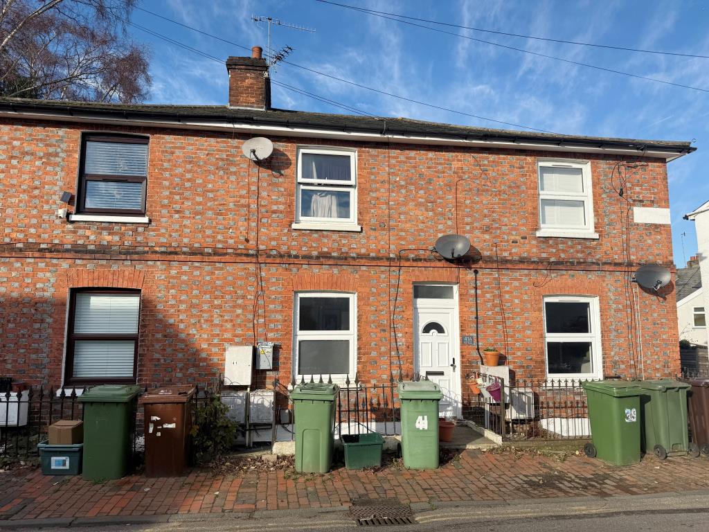 Lot: 21 - GARDEN FLAT FOR IMPROVEMENT - Front of property